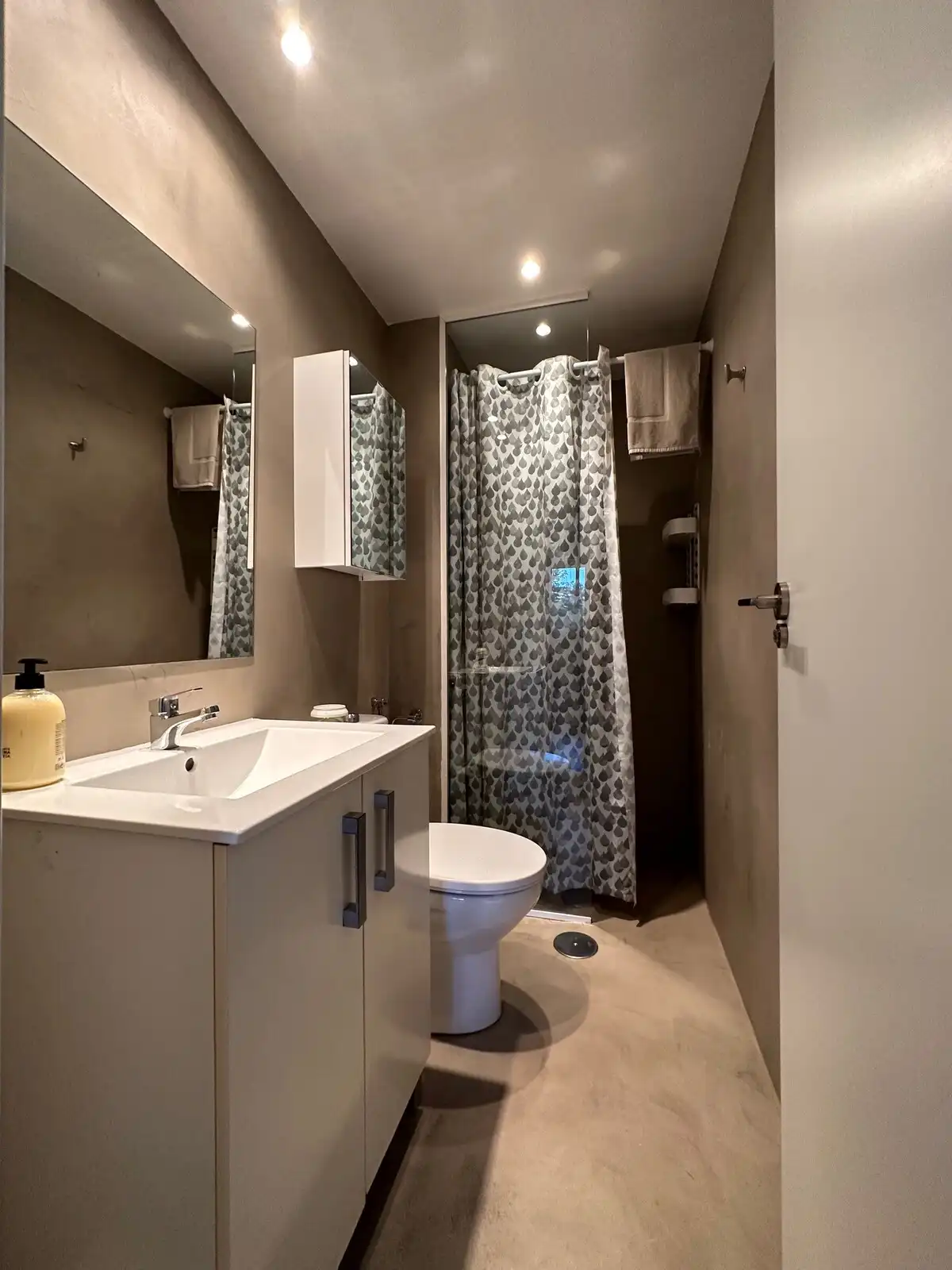 Bathroom 2 at San Blas Stay Alicante