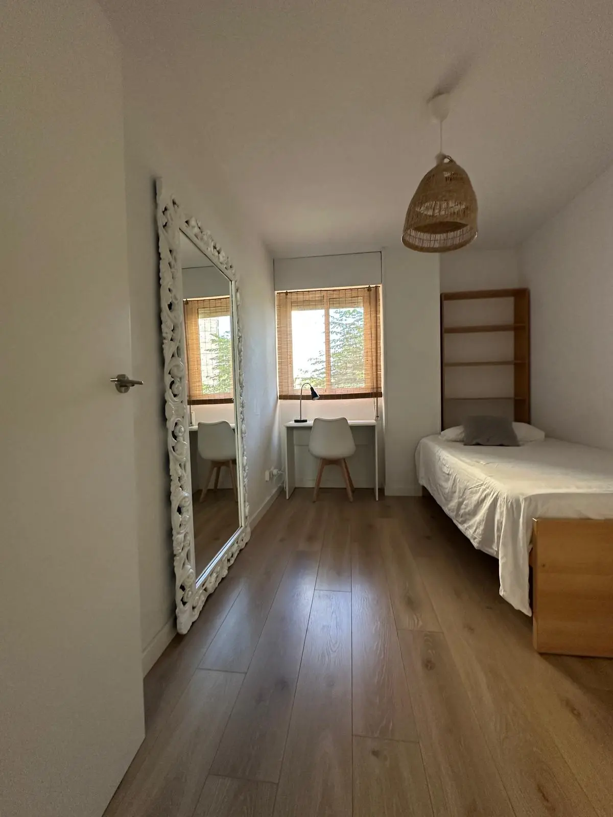Bedroom with 105 cm bed